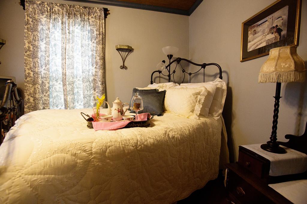Bees B & B-V Маунт-Ері Номер фото
